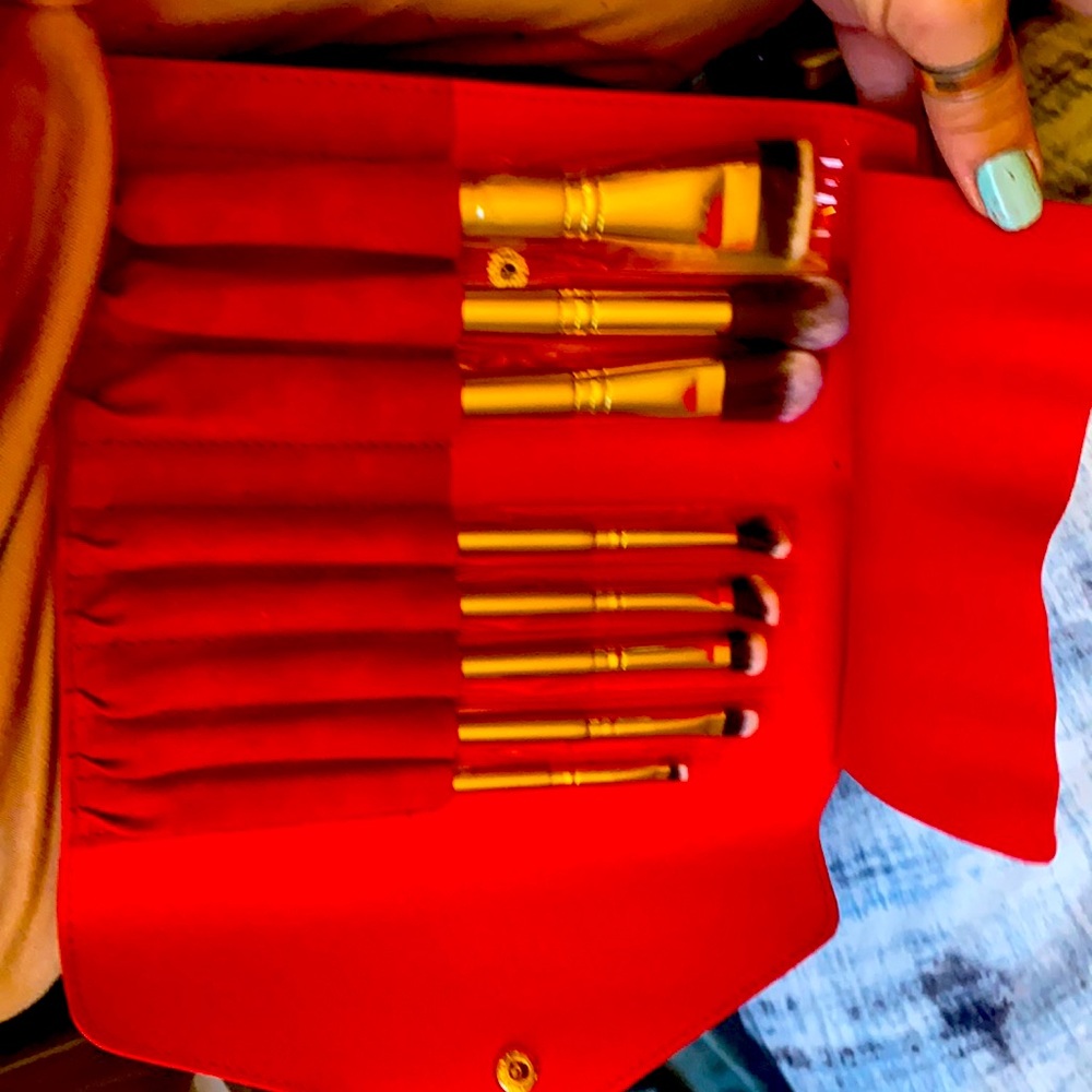 Luxie makeup brush set with red case